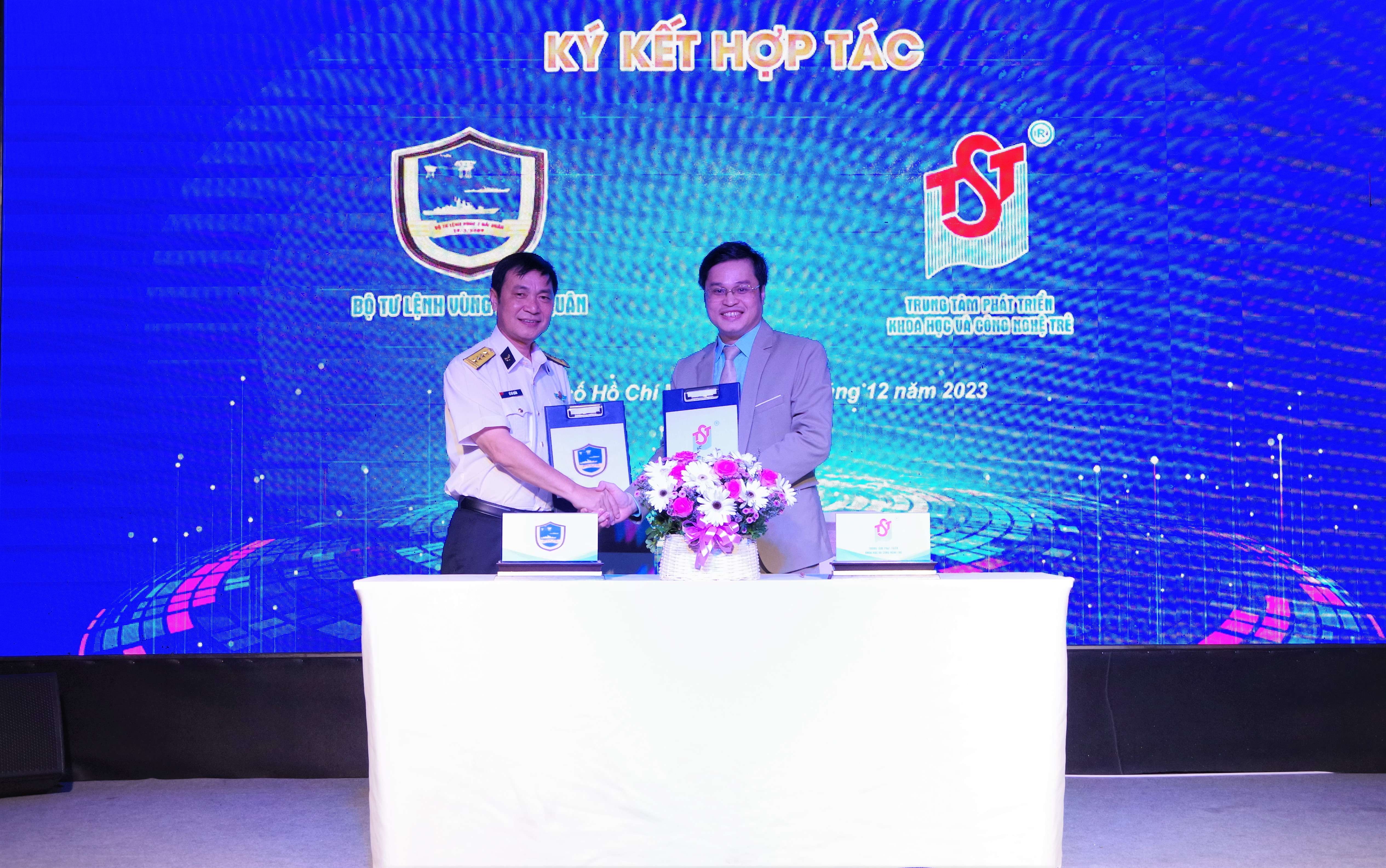 Bộ Tư lệnh Vùng 2 - Trung tâm Phát triển Khoa học và Công nghệ trẻ TP. Hồ Chí Minh ký kết bản ghi nhớ hợp tác